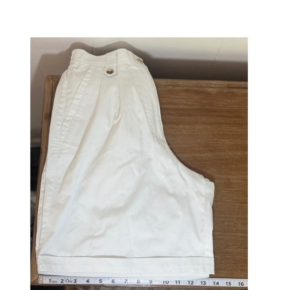 SweetBriar Women's White High Waist Pleated Bermuda Shorts Vintage Grandmacore‎
